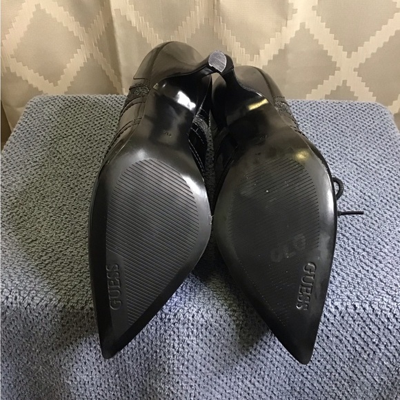 Guess Briclyn Pointed Toe Wingtip Lace Up Heels - Picture 13 of 16